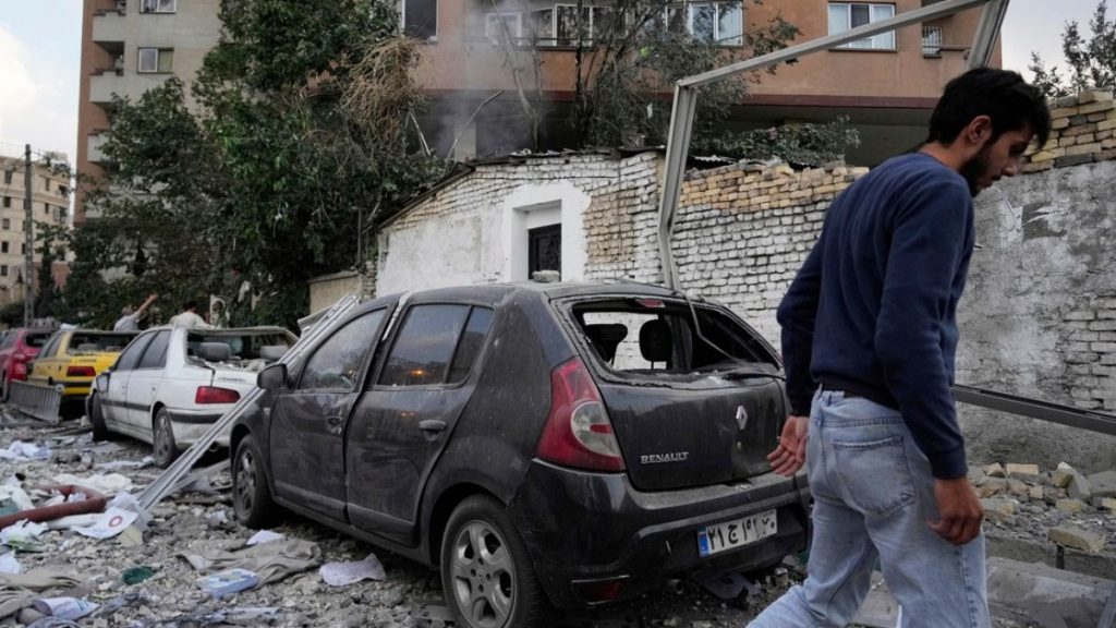 هل وضعت إسرائيل جيران إيران من العرب في موقف محرج؟