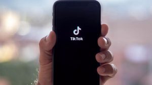 تيك توك تحظر وسم “SkinnyTok” لتشجيعه على سلوكيات غذائية مضرة بالصحة