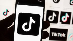 صوت جبال باكستان أسكته العنف… احتجاجات في إسلام أباد بعد مقتل نجمة التيك توك سناء يوسف