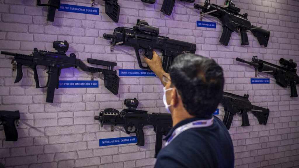 إسرائيل تحقّق رقمًا قياسيًا في صادراتها الدفاعية: 14.7 مليار دولار رغم “الفترات الصعبة”