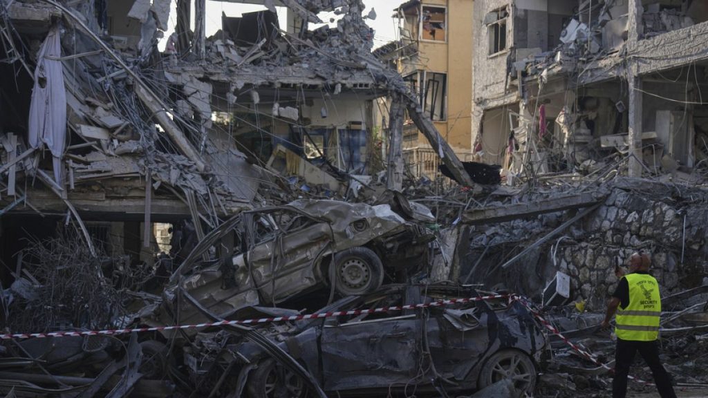 صور جوية تظهر حجم الدمار في قلب إسرائيل بفعل الصواريخ الإيرانية