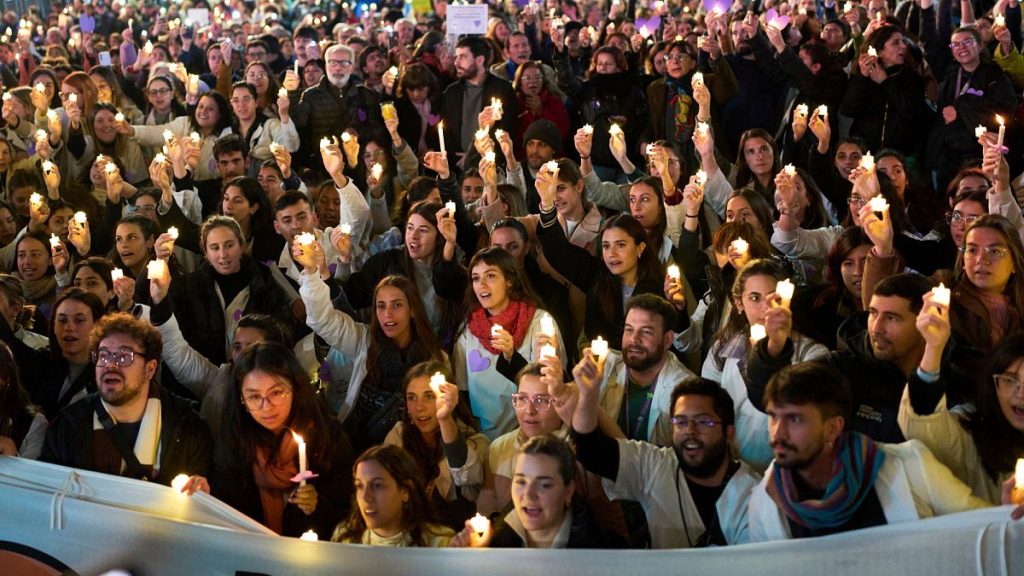 فيديو. عمال القطاع الصحي في الأرجنتين يحتجون على تدني الأجور وسوء ظروف العمل