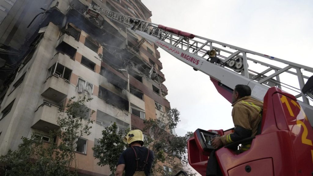 ضربات جوية إسرائيلية تطال مواقع استراتيجية في إيران