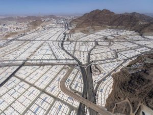 مشعر منى يستقبل ضيوف الرحمن.. ومتابعة جوية لضمان انسيابية الحركة