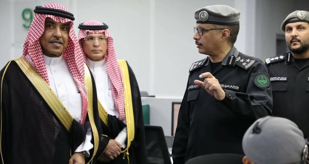 وزير الإعلام يزور مركز العمليات الأمنية الموحدة (911) بمنطقة مكة المكرمة