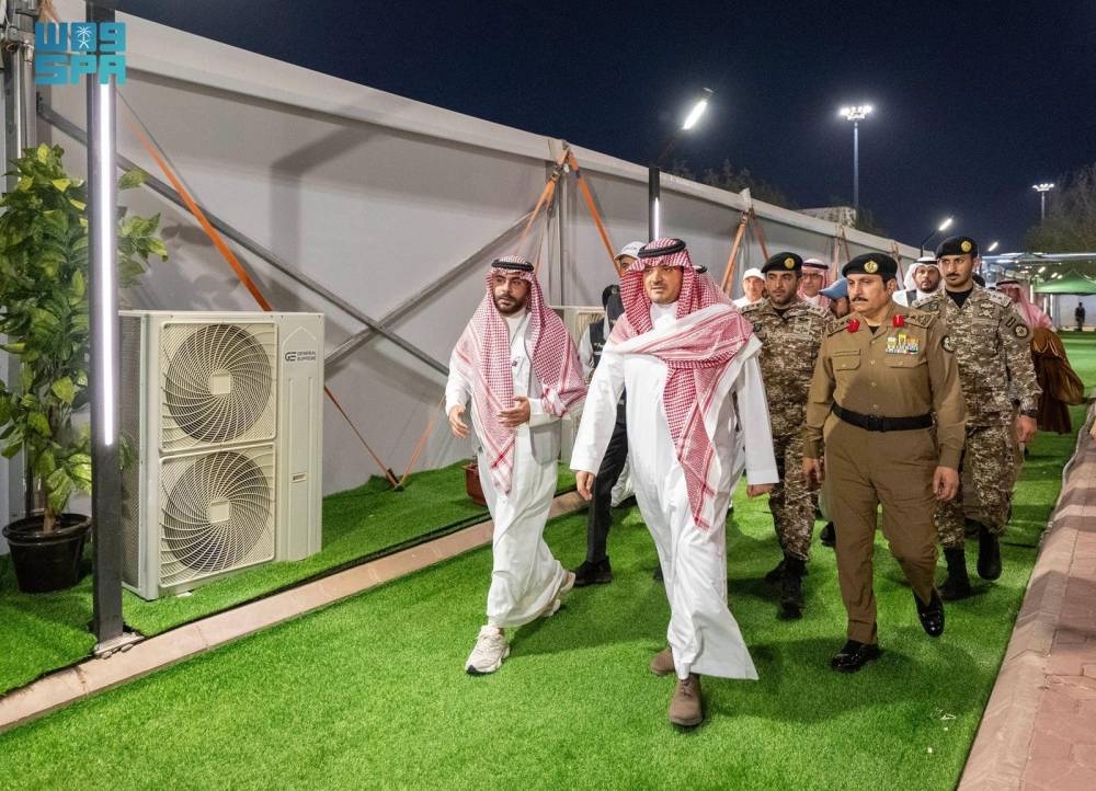 وزير الداخلية لمطوفي الحجاج: التزموا بأوقات التفويج خلال التصعيد لعرفات