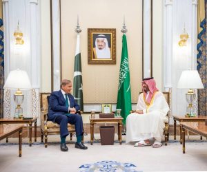 ولي العهد يستقبل رئيس الوزراء الباكستاني ويستعرضان العلاقات التاريخية وآفاق التعاون الثنائي