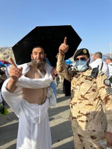 «رجال الطوارئ» يد حانية على ضيوف الرحمن