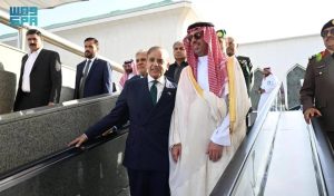 رئيس وزراء باكستان يغادر جدة