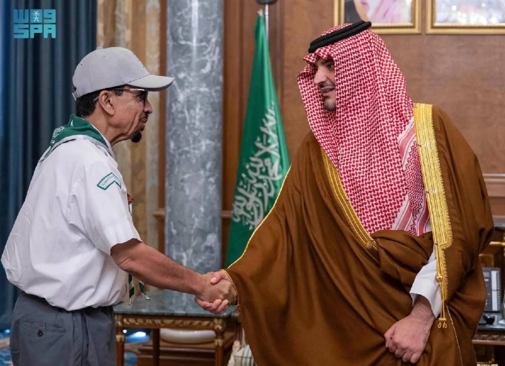 عبد العزيز بن سعود يلتقي نائب رئيس جمعية الكشافة العربية السعودية