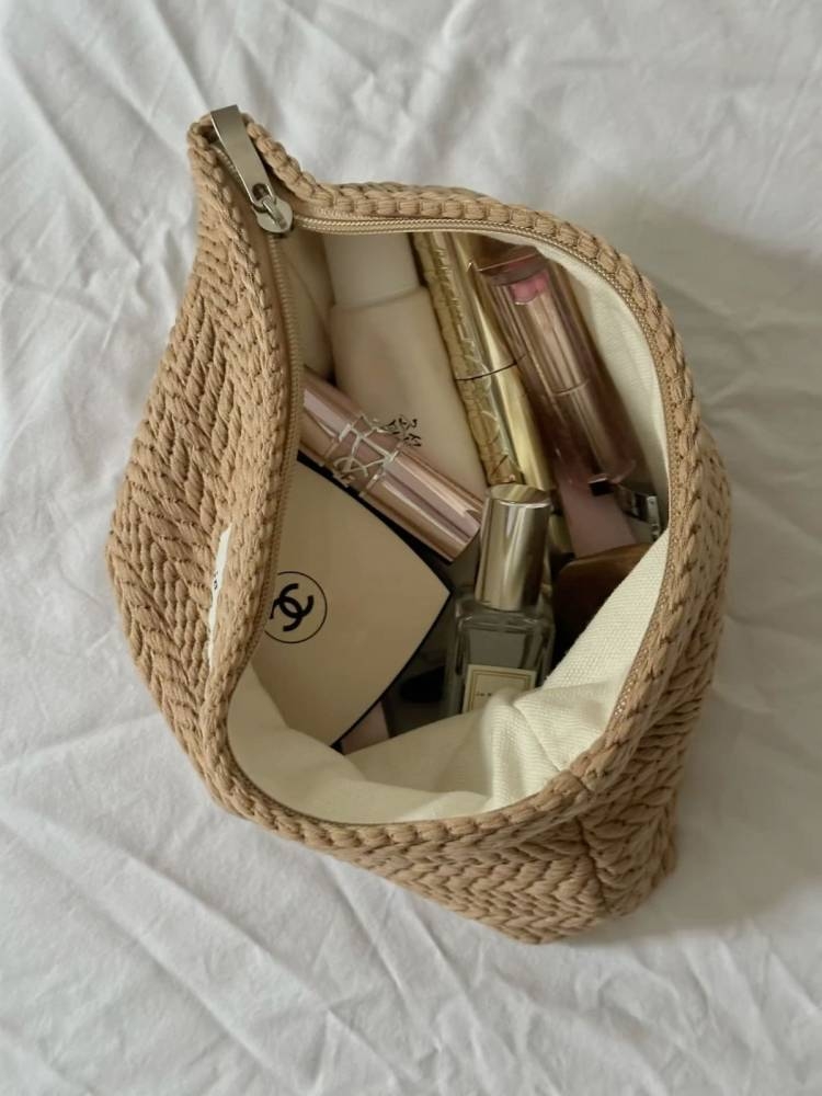 6 منتجات أساسية لا غنى عنها في حقيبة المكياج اليومية