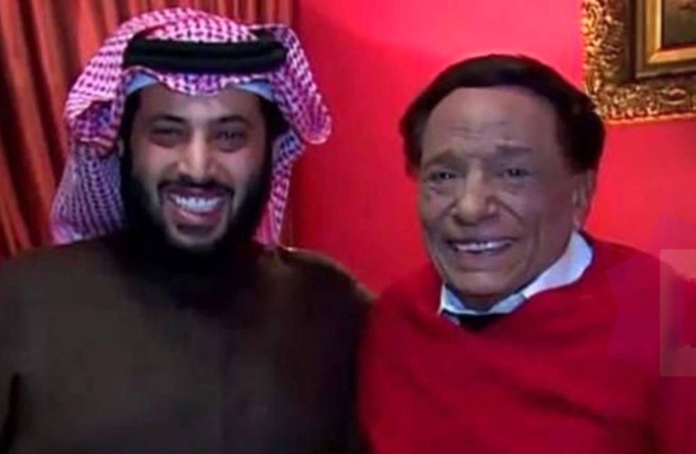 تركي آل الشيخ يزور «الزعيم» عادل إمام في منزله بمصر.. ما القصة؟