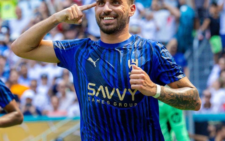 الهلال يحرج الريال بالتعادل