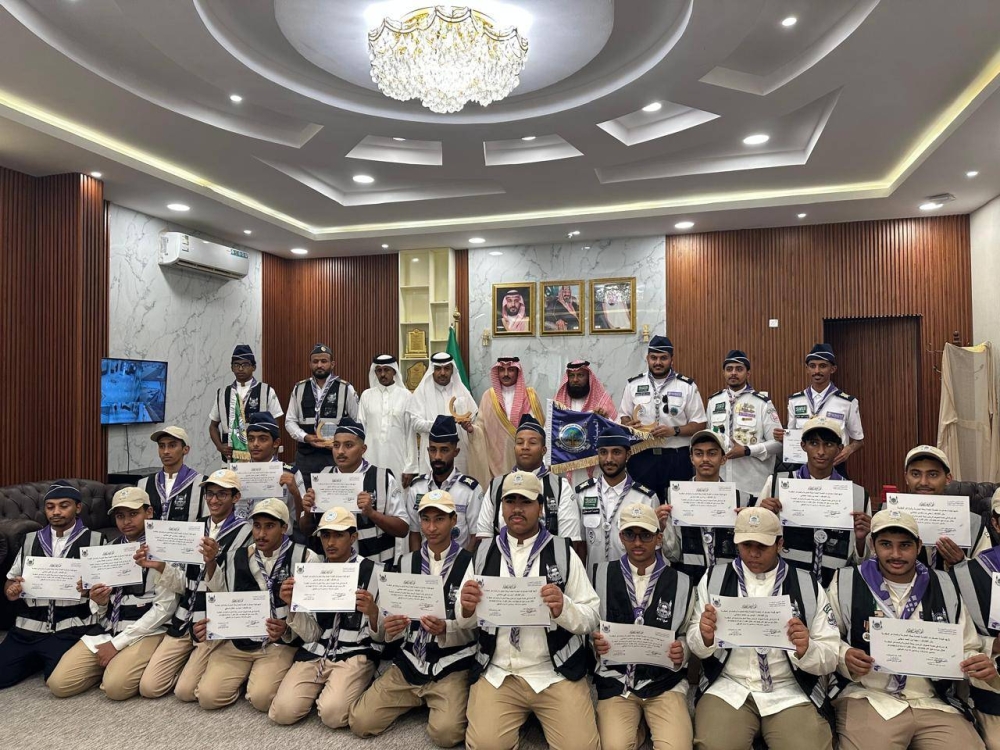 محافظ صامطة يُكرِّم كشافة جمعية التنمية بالقفل لمشاركتهم في موسم الحج