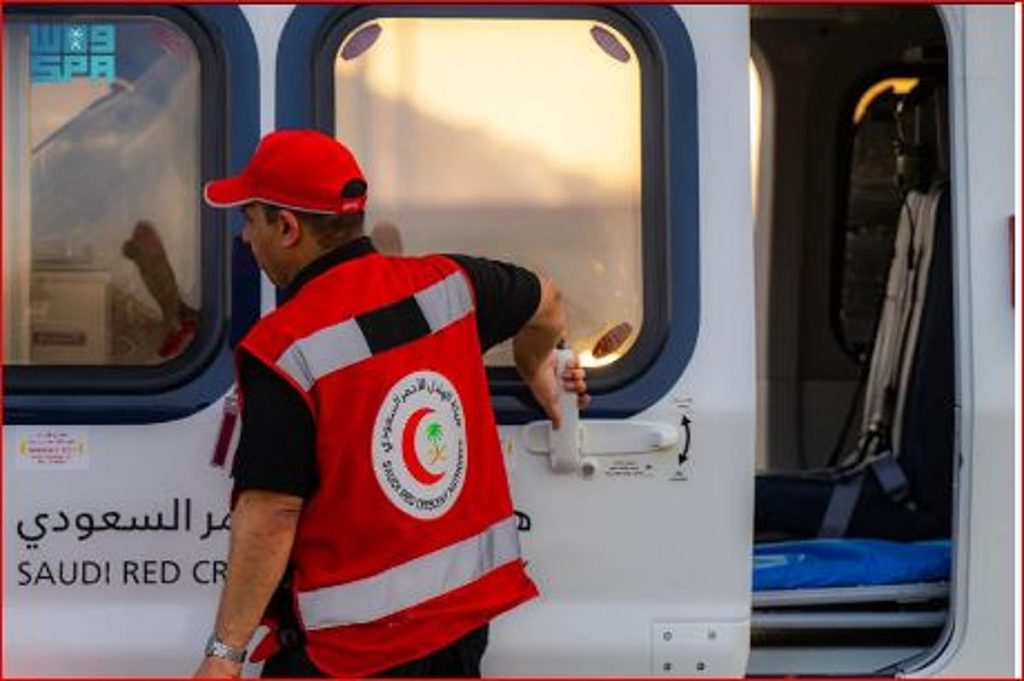 الهلال الأحمر يُنفذ عملية إخلاء طبي جوي لحالة طارئة في عرفات