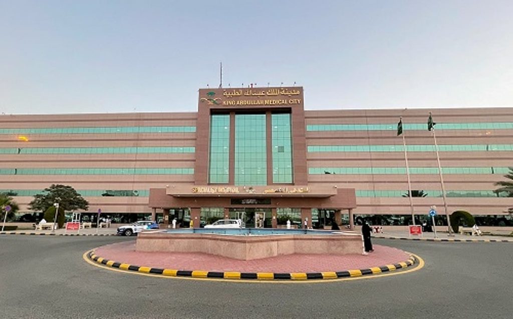 الروبوت الجراحي ينقذ حاجة صينية في مكة المكرمة