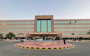 الروبوت الجراحي ينقذ حاجة صينية في مكة المكرمة