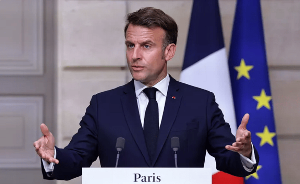 ماكرون: إسرائيل تضرب أهدافا لا علاقة لها بالبرنامجين النووي والبالستي لإيران