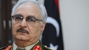 كل ما تريد معرفته عن خليفة حفتر.. رجل ليبيا القوي وحلفاؤه في الظل