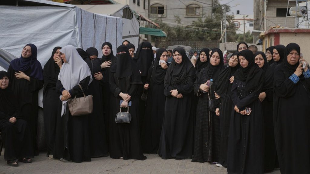 غزة: خان يونس ودير البلح تحت النار.. وحصيلة ثقيلة للقتلى
