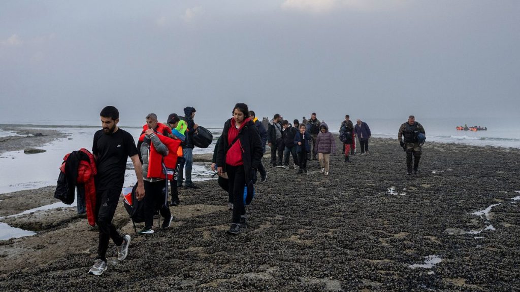 المفوضية الأوروبية: نعمل على تبديد مخاوف دول المتوسط من اتفاق الهجرة الأنجلو-فرنسي