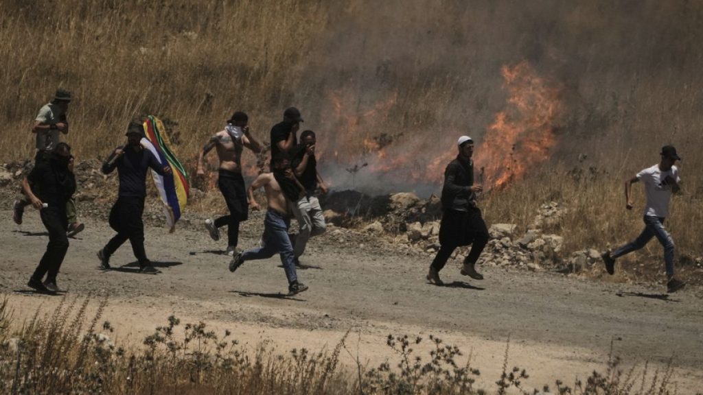 وسط أزمة إنسانية خانقة… اشتباكات متفرقة بين مقاتلين دروز والعشائر والبدو في السويداء