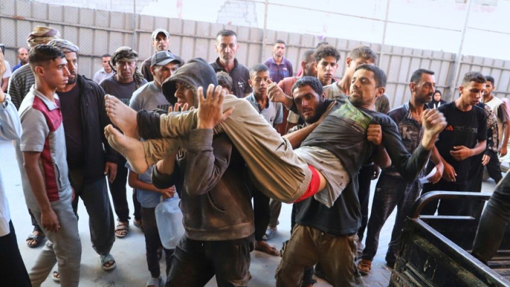 مقتل 32 فلسطينياً بنيران إسرائيلية خلال تواجدهم قرب مركز توزيع مساعدات في خان يونس