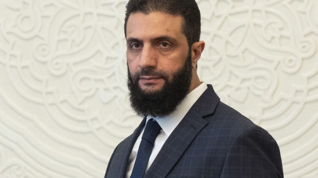 أحمد الشرع يتسلّم تقرير لجنة التحقيق في أحداث الساحل السوري بعد استكمال أعمالها