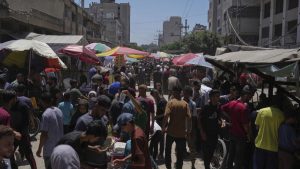 سوق الأدوية الموازية في غزة.. ظاهرة البسطات تهدد حياة المواطنين