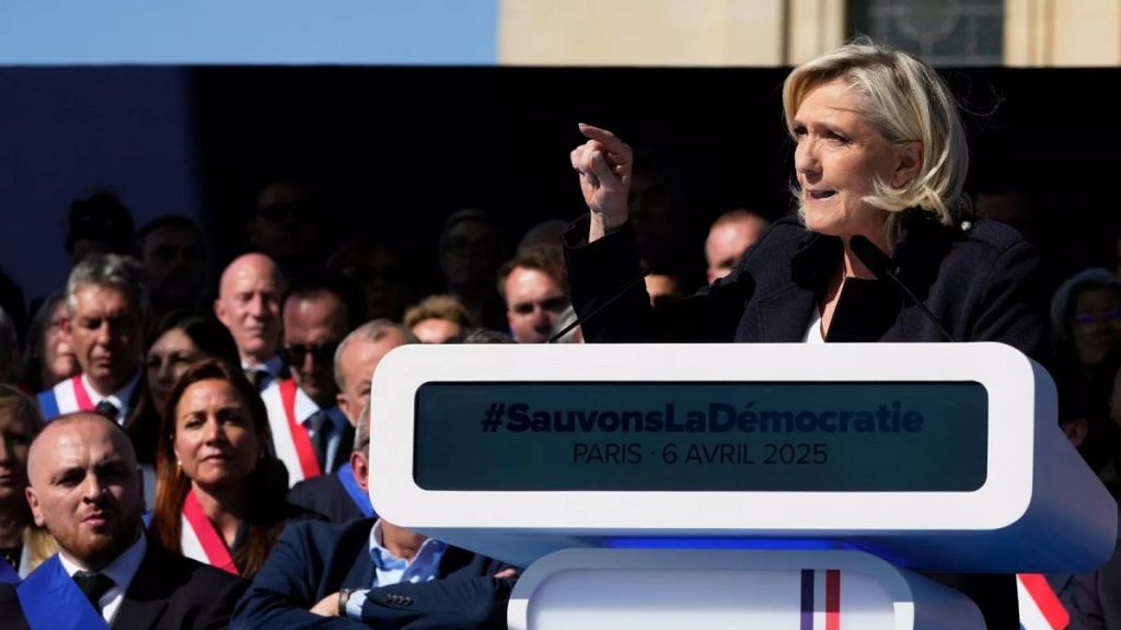 لوبان تلجأ للقضاء الأوروبي بعد إسقاط أهلّيتها للرئاسة