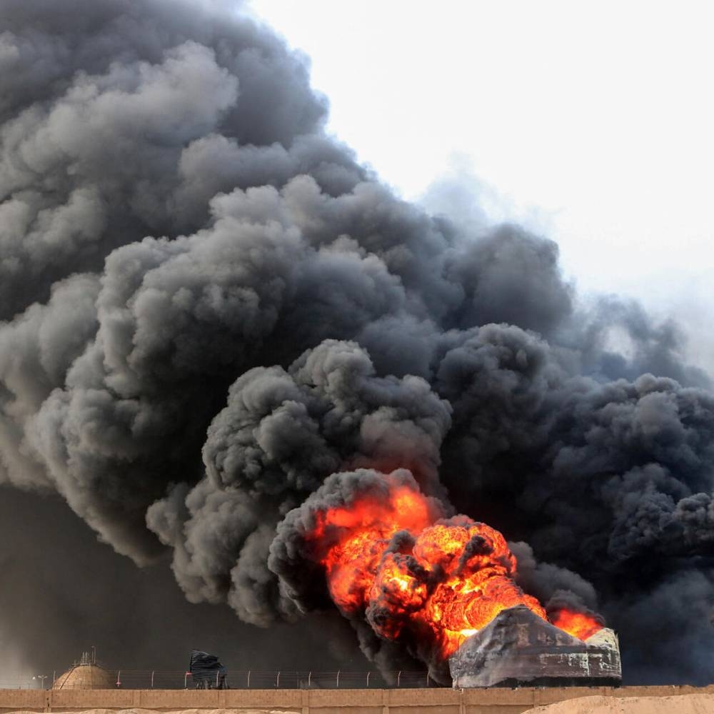غارات إسرائيلية على مواقع حوثية في الحديدة والساحل الغربي