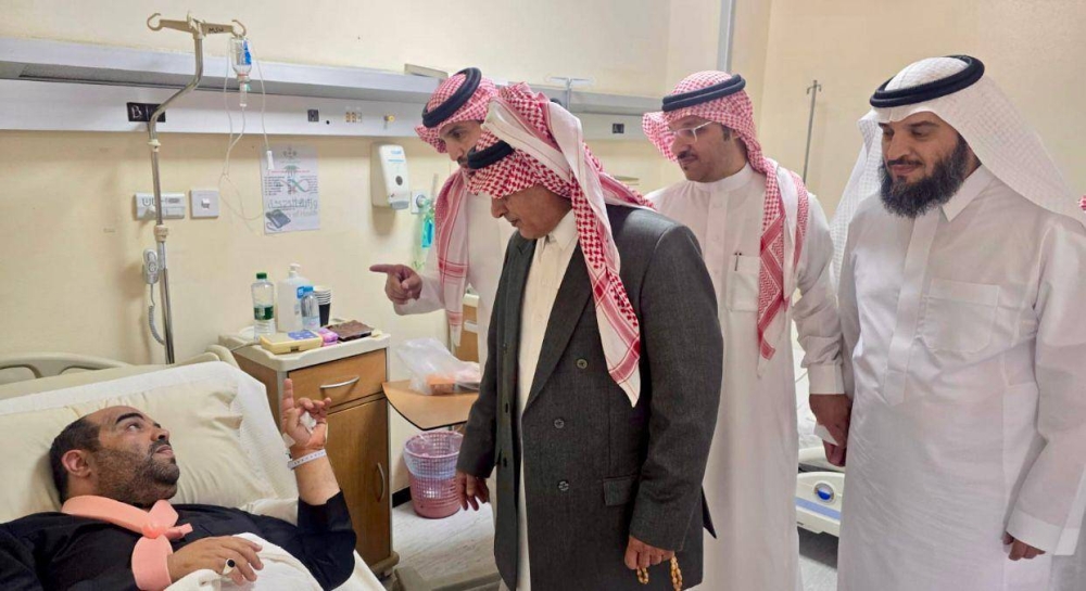 رئيس مركز بلّسمر يزور المصابين في حريق شعوف بلّسمر