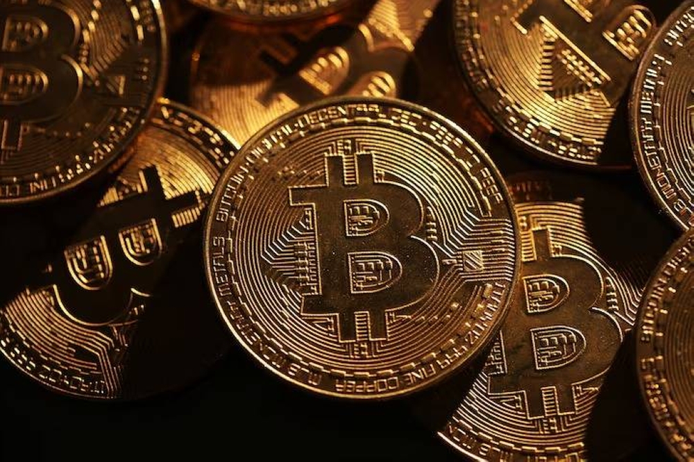 ترمب رئيس العملات الرقمية.. هل تلامس البيتكوين 125 ألف دولار