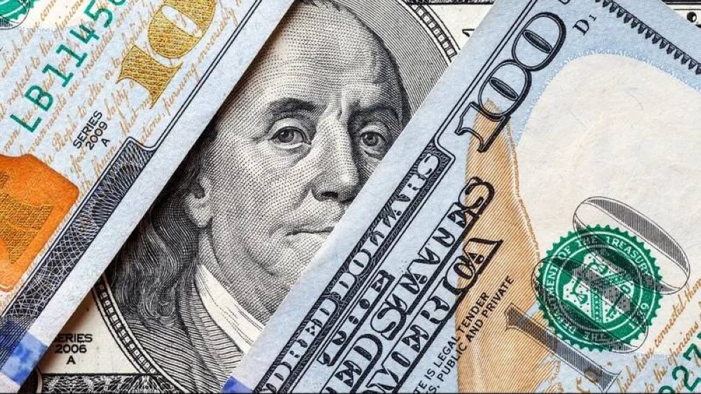 الدولار يتراجع.. والإسترليني يصعد عقب بيانات التضخم