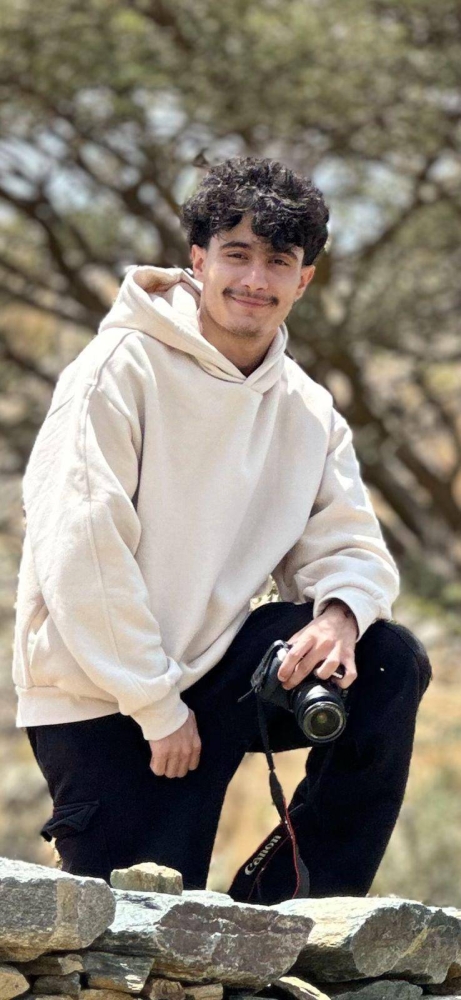 هشام المليص.. شغف السيارات يتحول إلى فن بصري