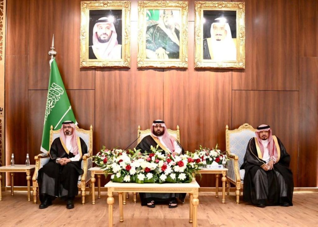 امير جازان يلتقي أهالي العيدابي ويطلع على المشاريع التنموية