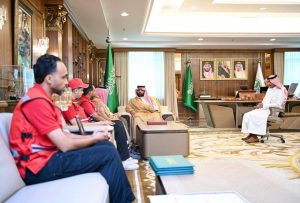 أمير جازان يلتقي مدير فرع هيئة الهلال الأحمر