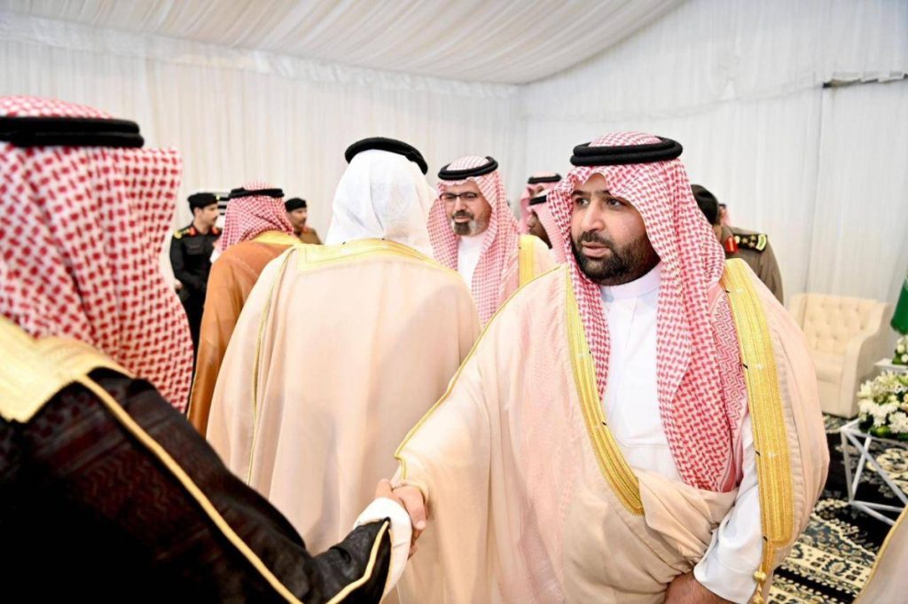 أمير جازان يلتقي مشايخ وأهالي الداير ويناقش احتياجات المحافظة