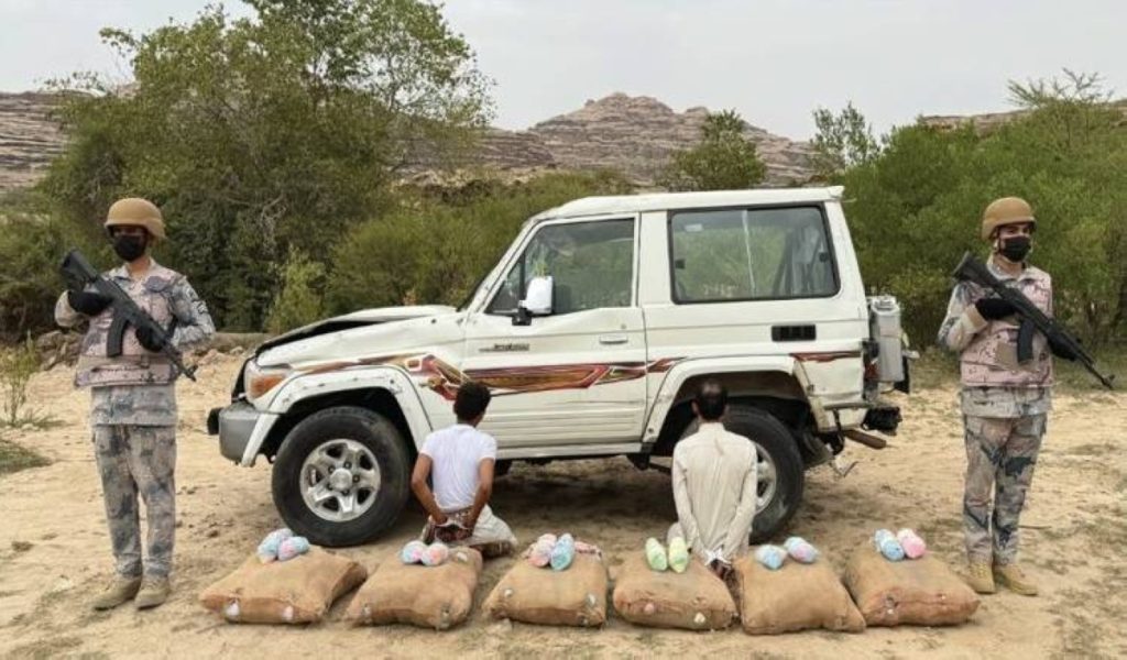 عسير: القبض على شخصين لتهريبهما 120 كيلوغراماً من القات