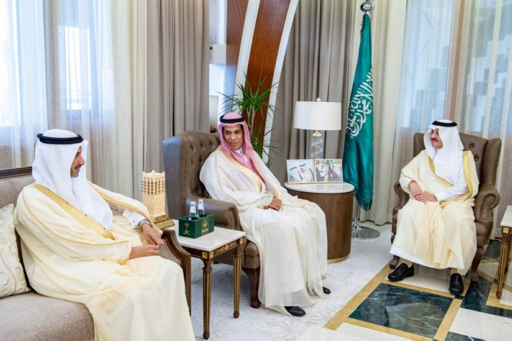 أمير المنطقة الشرقية يستقبل رئيس مجلس أمناء جامعة الإمام عبدالرحمن بن فيصل
