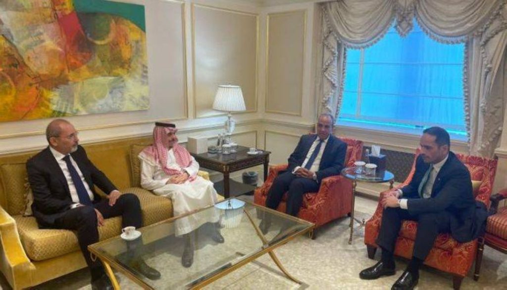 4 وزراء خارجية عرب يناقشون الأوضاع المأساوية في غزة