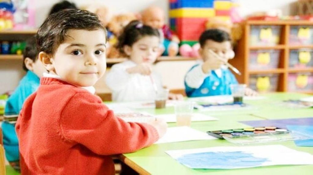 معلمة لكل 10 طلاب في رياض الأطفال