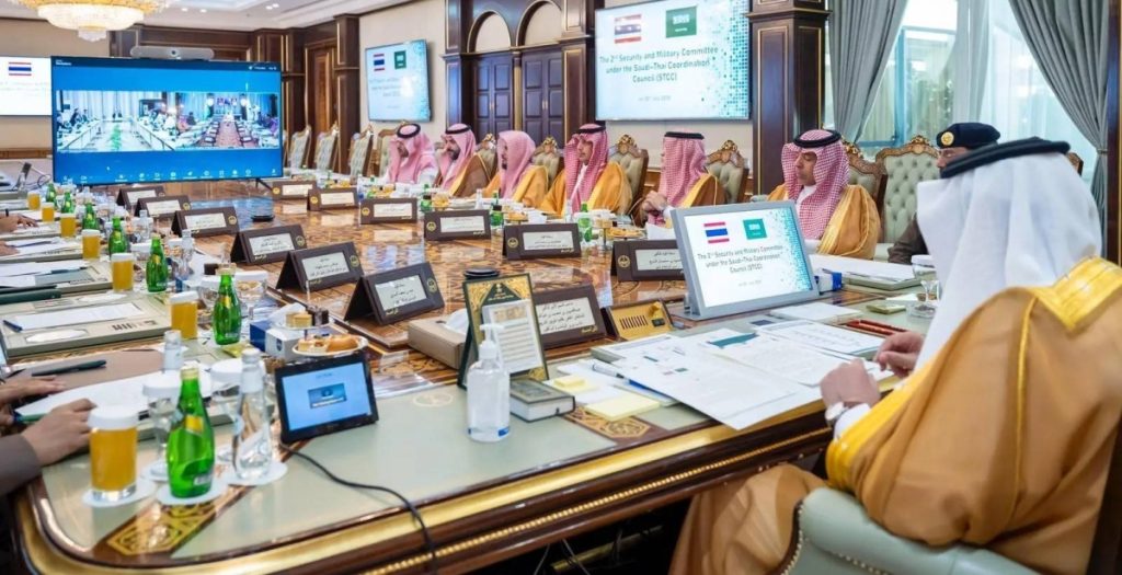 نائب وزير الداخلية المُكلّف والأمين العام لمجلس الأمن الوطني بتايلند يرأسان الاجتماع الثاني للجنة الأمنية والعسكرية