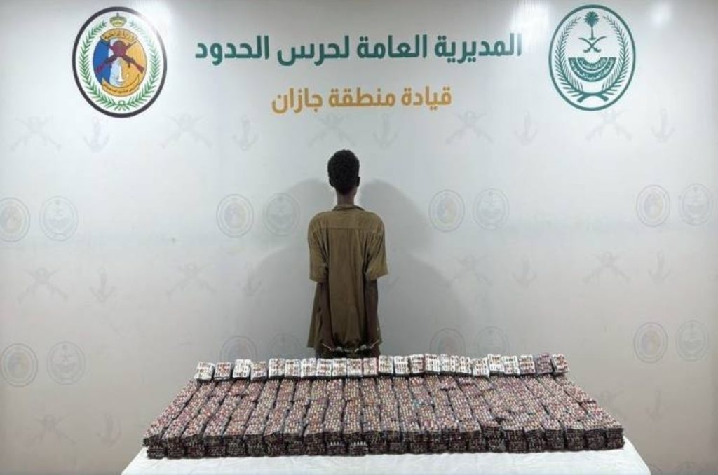 جازان: القبض على مخالف لتهريبه 185,250 قرصاً خاضعاً لتنظيم التداول الطبي