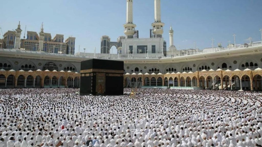 أكثر من 1.2 مليون معتمرٍ يتوافدون إلى المملكة مُنذ انطلاق موسم العمرة لهذا العام