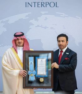 المنظمة الدولية للشرطة الجنائية تمنح وزير الداخلية وسام «الإنتربول» من الطبقة العليا