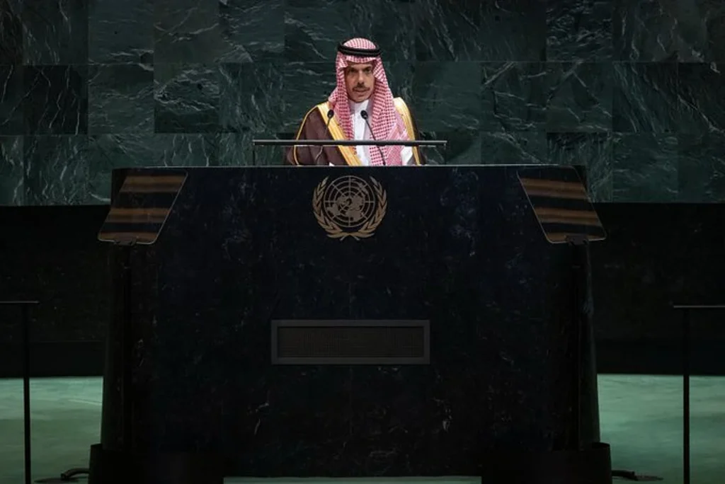 وزير الخارجية يعلن اعتماد الوثيقة الختامية لمؤتمر «حل الدولتين»