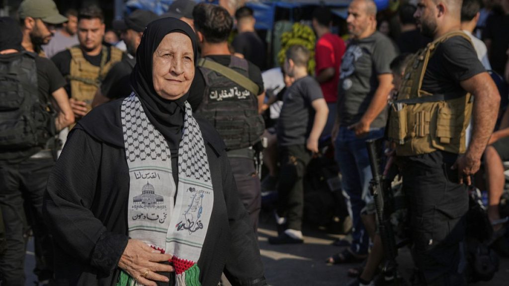 رئيس لجنة الحوار الفلسطيني- اللبناني: نزع سلاح المخيمات قد يمنح اللاجئين الفلسطينيين حقوقًا جديدة