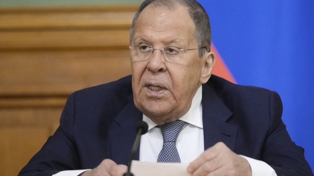 لافروف يحذر من “المجهول” بعد الحديث عن ضمانات لكييف.. وترامب “يفضل” أن يلتقي بوتين وزيلينسكي بدونه