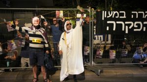 عائلات الرهائن الإسرائيليين تدعو إلى “إقفال شامل” في 17 أغسطس احتجاجًا على “خطة غزة”
